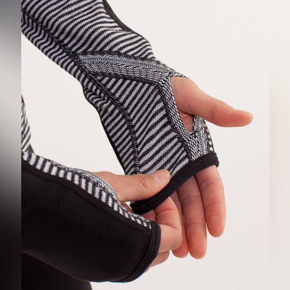 Lululemon Run U-Turn Pullover Reflective Classic Stripe Long Sleeves Top - Picture 4 of 15